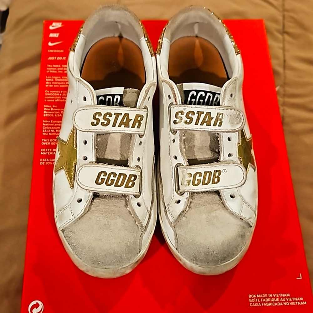 GIRLS GOLDEN GOOSE STAR SNEAKER SIZE 30